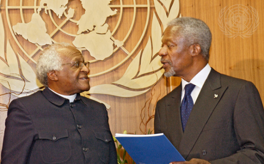 Photo of Kofi Annan and Desmond Tutu talking